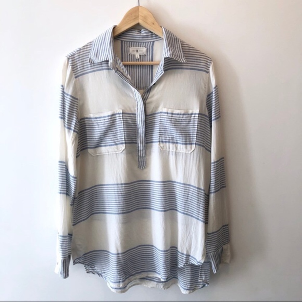 Lou Grey White and Blue Popover Blouse size xs